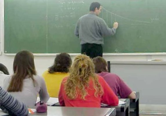 A început examenul de titularizare pentru personalul didactic